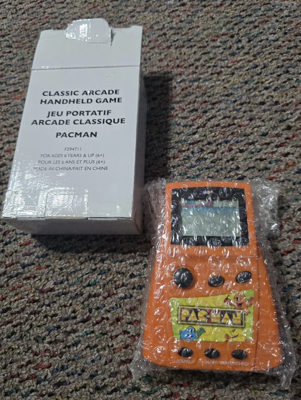TM & MGA Entertainment Vintage 2004 NEW Classic Arcade Handheld Game PACMAN